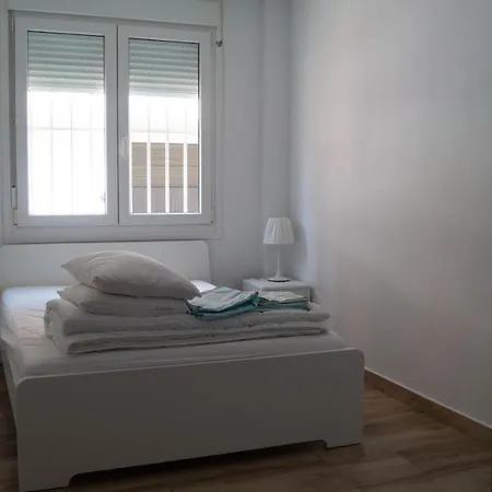 Y Sus 2 Catedrales Апартаменты *